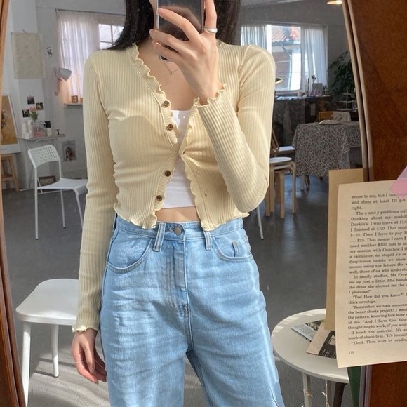 Cream Ribbed Cropped Cardigan Button Front Ruffle Trim Lightweight Knit Top - Picture 8 of 8